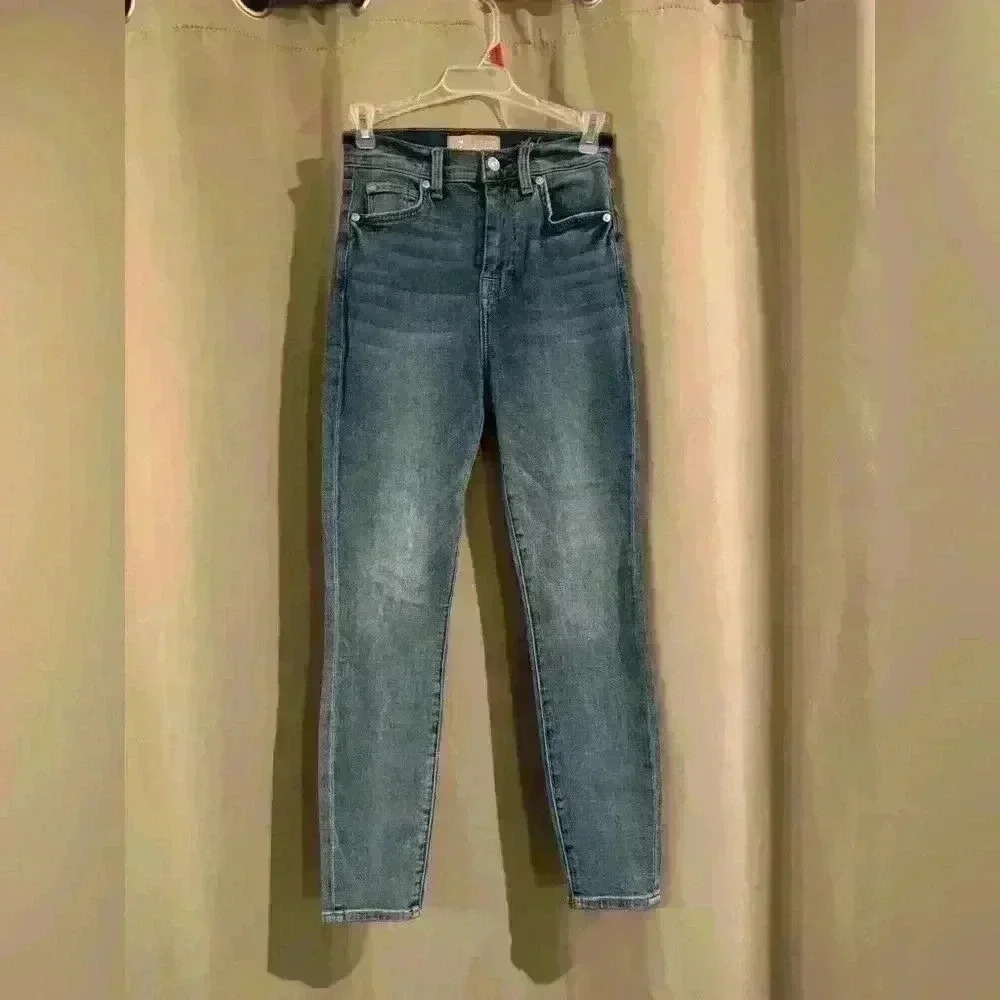 Juniors Aubrey High- Rise Jeans